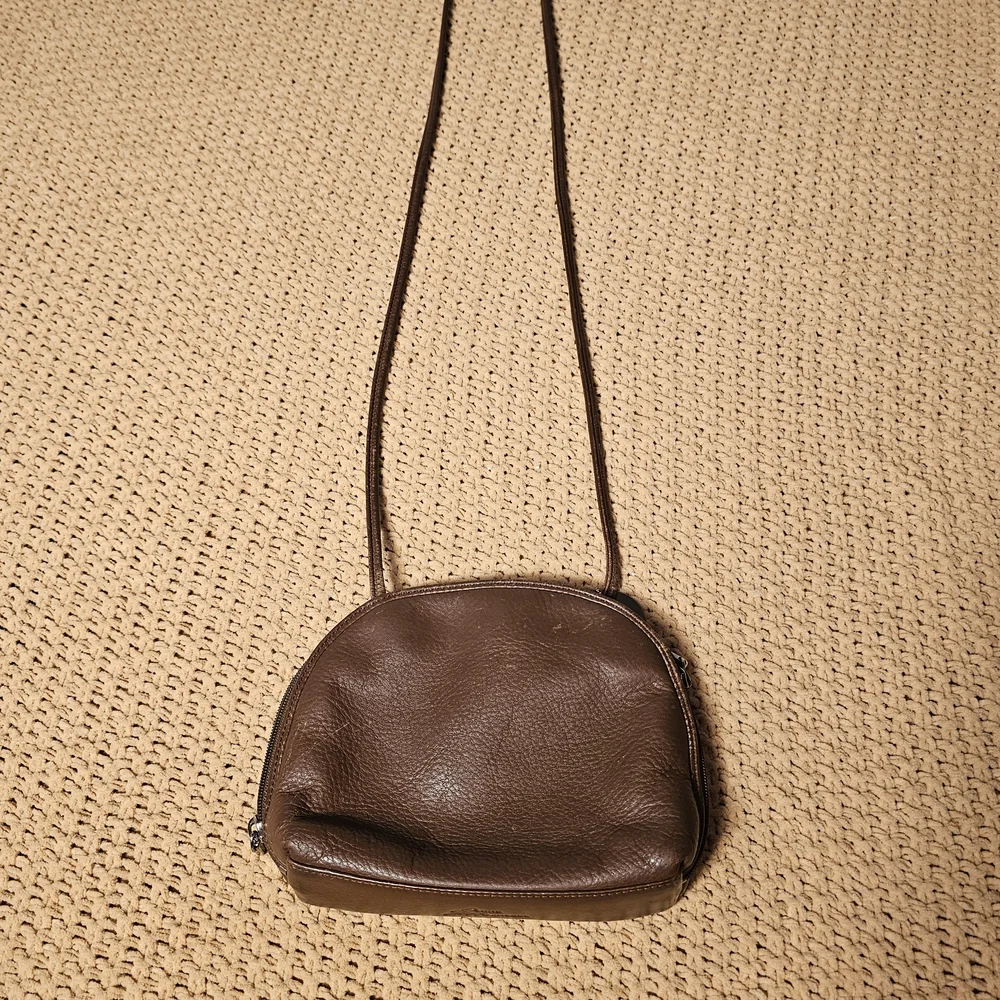 Stone‎ Mountain vintage-style dome Leather crossbody bag